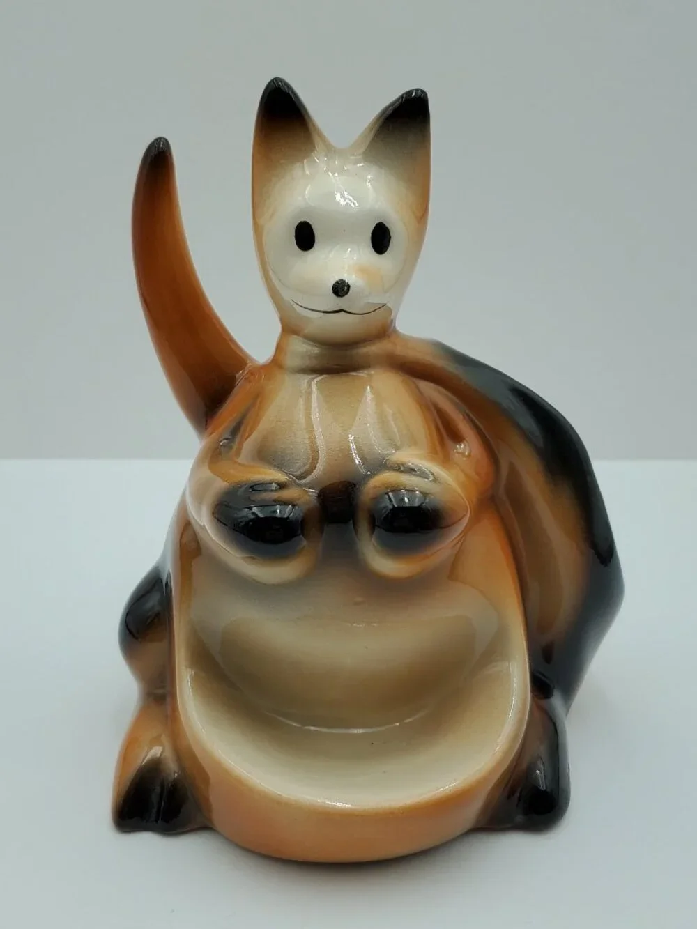 Kangaroo Keeper Dresser Caddy Boxing Kangaroo Valet Jewelry Wallet Holder